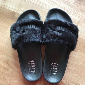 Puma shoes X Rihanna Fenty black fur slides